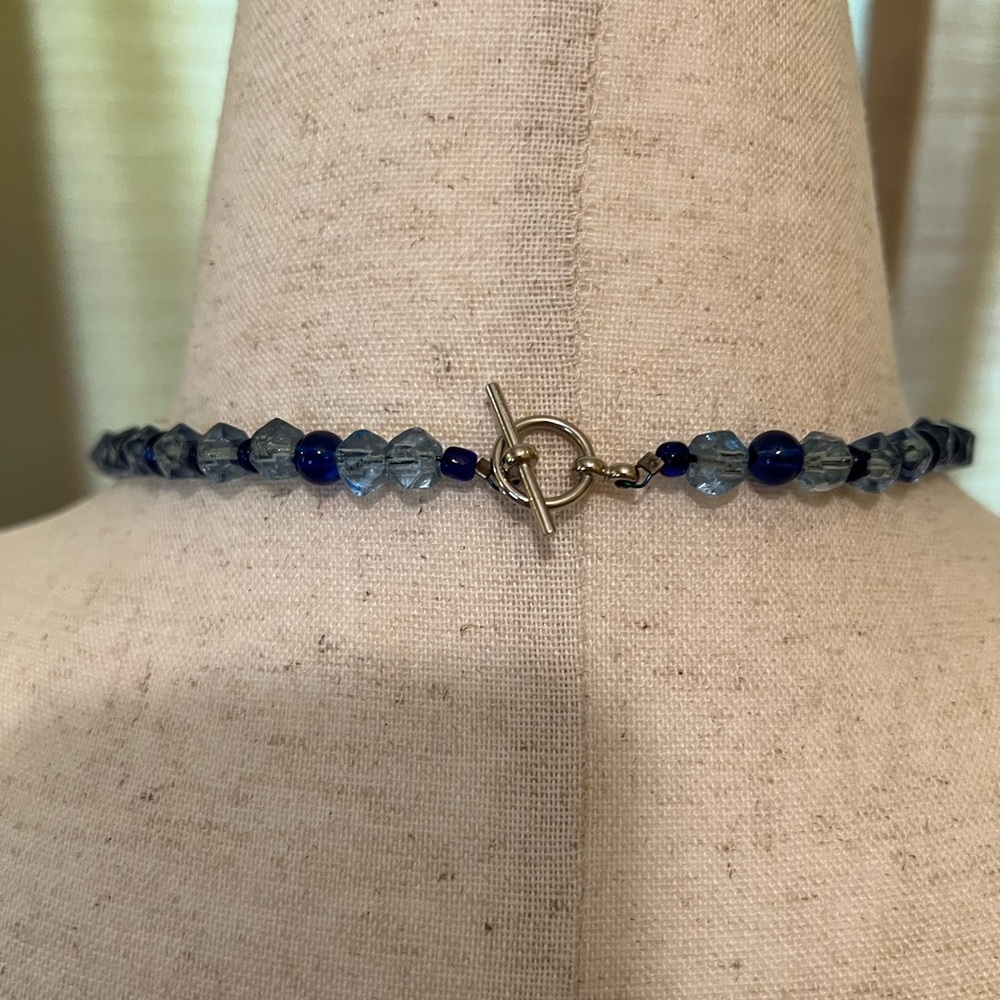 Blue Floral Bead Necklace with Lapis Lazuli and Glass Beads - Picture 4 of 7